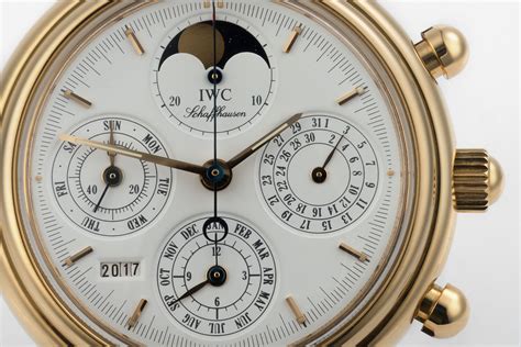 watch with perpetual calendar